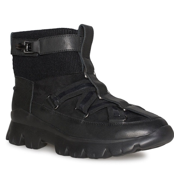 UGG Lakes & Lights Black Leather Fur Sneaker Shoes EUC - Picture 2 of 14